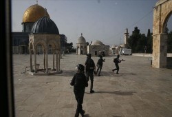 عشرات المستوطنين الصهاينة يقتحمون المسجد الأقصى