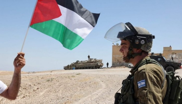 فلسطينيون يعيدون فتح مقر مؤسسة أغلقها الاحتلال الصهيوني