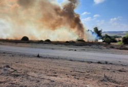 الاحتلال يشن غارات عنيفة على غزة.. والمقاومة تسقط طائرة مسيرة للعدو