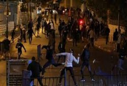 مواجهات بين فلسطينيين وقوات الاحتلال قرب القدس