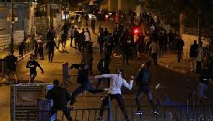 مواجهات بين فلسطينيين وقوات الاحتلال قرب القدس