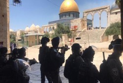 الاحتلال يقمع فعالية بالقدس تندد بإساءة المستوطنين للرسول الكريم