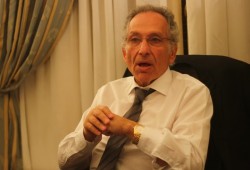 ممدوح حمزة يتنبأ بثورة جديدة في مصر تطيح بالسيسي