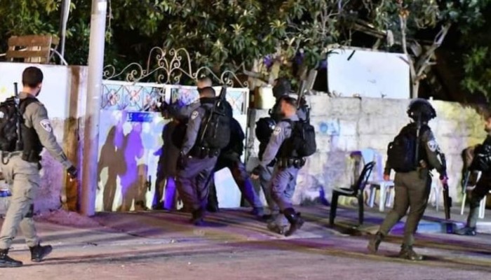 الاحتلال الصهيوني يستبيح مجددا بيوت الأهالي في حي الشيخ جراح