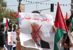 مظاهرات حاشدة برام الله والخليل تنديدا باغتيال السلطة الشهيد نزار بنات