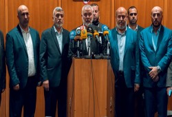 هنية يعقد مؤتمرا صحفيا فور وصوله مطار بيروت
