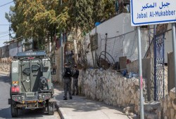 الاحتلال يهدم منشأة في صور باهر ويعتقل شابًّا بجبل المكبر