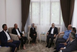 هنية يستقبل وفداً من مجلس جنيف للعلاقات الدولية في إسطنبول