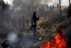 إصابة جندي صهيوني رشقا بالحجارة بمواجهات في قصرة