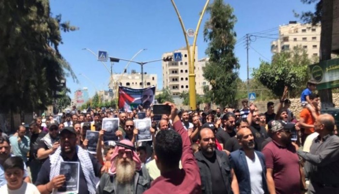 مظاهرة في الخليل تهتف: ارحل ارحل يا عباس
