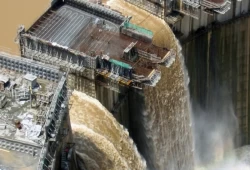 آبي أحمد بالانجليزية: متمسكون بالدفاع عن حقنا.. وبالعربية: أطمئن الجميع!