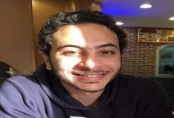 منظمة حقوقية تتضامن مع إضراب الباحث أحمد سمير بسجون الانقلاب