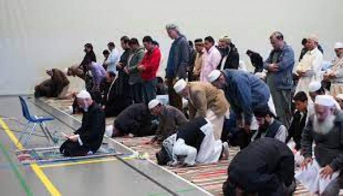 كندي يهاجم امرأتين مسلمتين ويهددهما بالقتل