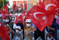 نشطاء يحتفون بذكرى فشل انقلاب 15 يوليو .. عندما واجه الأتراك العسكر