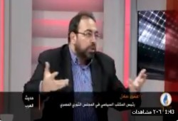 د. عمرو عادل: ضباط المخابرات ينتشرون بالوحدات لمنع التمرد على السيسي
