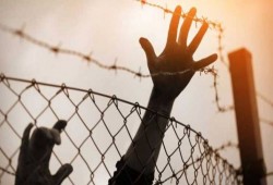 الأسرى يعيشون ظروفا قاسية بسجون الاحتلال جراء موجه الحر الحالية