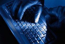 الاحتلال يعترف بتصدير برنامج للتجسس على صحفيين وناشطين