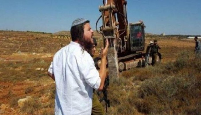 صهاينة يواصلون تجريف أراضي المواطنين بجبل العالم