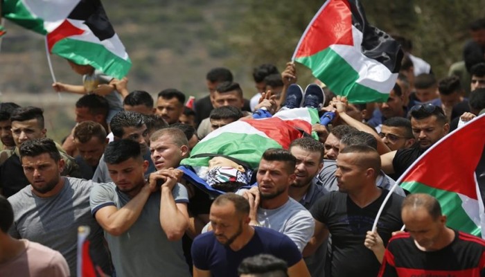 رام الله تشيع جثمان الشهيد التميمي بموكب مهيب