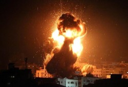 طائرات العدو الصهيوني تقصف موقعين في غزة