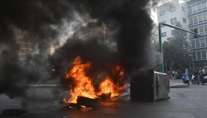 لبنان.. شاب يضرم النار في نفسه احتجاجًا على تردي الأوضاع المعيشية