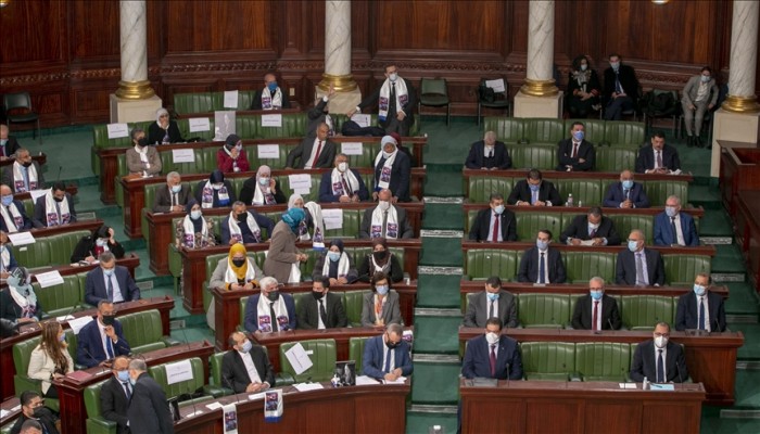 تونس.. غالبية برلمانية وحزبية ترفض انقلاب سعيّد على الدستور