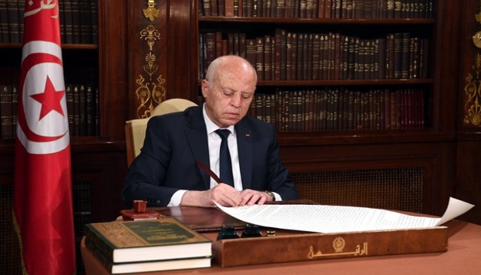 بعد الانقلاب في تونس.. منع التظاهر وتعطيل عمل الإدارات العامة