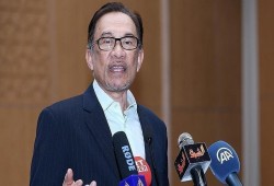 ماليزيا.. المعارضة ومنظمات إسلامية تدين تعليق الديمقراطية بتونس