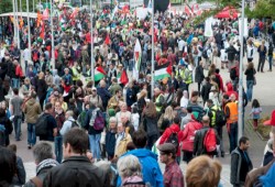 اعتداء صهيوني على متضامنين مع فلسطين في كاليفورنيا