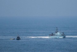 الاحتلال الصهيوني يعتقل صيادين في بحر شمال القطاع