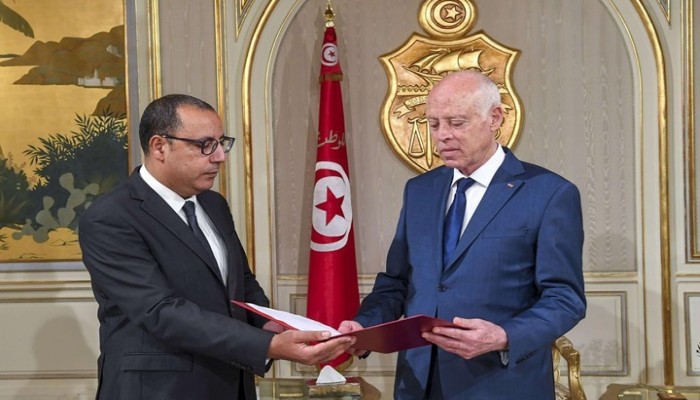 رئيس الوزراء التونسي تعرض للضرب داخل القصر ليلة الانقلاب