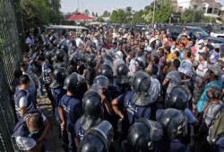 إيكونوميست: سعيّد أضاف أزمة دستورية إلى الاقتصادية والصحية في تونس