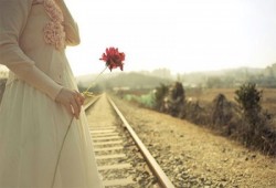 زوجتي تشعر أني لا أحبها.. ماذا أفعل؟