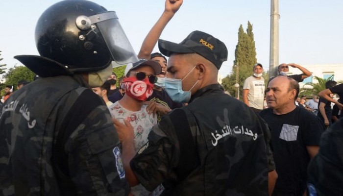 فايننشال تايمز: تونس رائدة الديمقراطية في العالم العربي وعودة الاستبداد ليست حلا