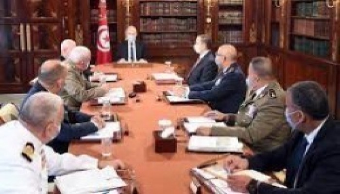 الجارديان: انقلاب تونس امتحان لأجندة بايدن الديمقراطية