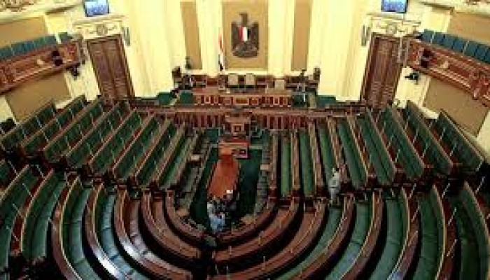قائد الانقلاب يصدر قانون فصل الإخوان والمعارضين.. نصوص فضفاضة وتنكيل بالشبهات