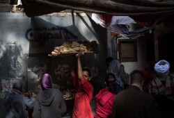 قائد الانقلاب يسحب أموال دعم الخبز لتمويل مشروعات الجيش