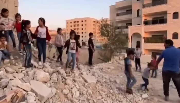 الاحتلال يجبر7 أشقاء مقدسيين على هدم منازلهم وتشريد 40 فردا