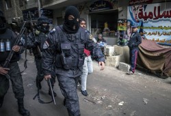 أجهزة أمن السيسي تنهب التجار وتسطو على أموالهم جهارا نهارا