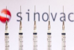 إصابات بشلل نصفي للوجه بعد تلقي لقاح سينوفاك الصيني