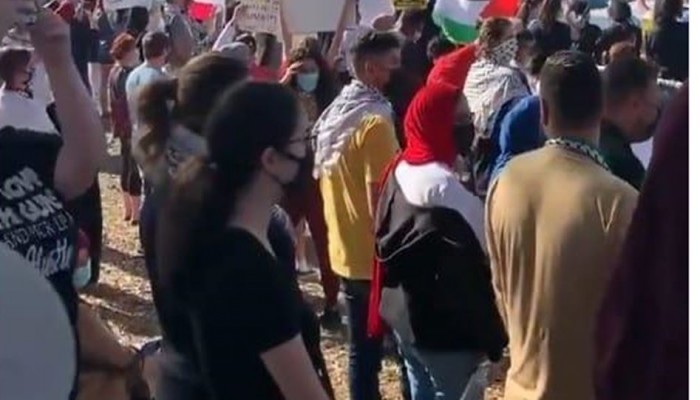 مظاهرة لمنع سفينة صهيونية من تفريغ حمولتها في ولاية فلوريدا