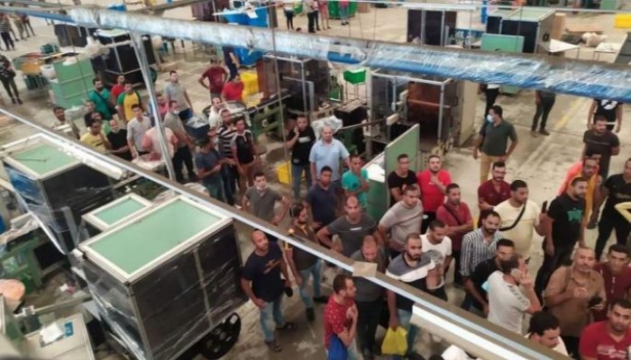 شركة لورد إنترناشونال تساوم العمال على الاستقالة أو الفصل