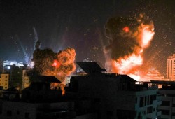 طيران العدو الصهيوني يقصف موقعا للمقاومة جنوبي قطاع غزة