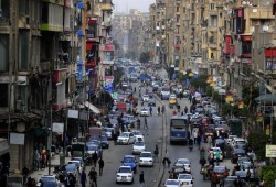 بيزنس العسكر يمتد لتأجير ساحات السيارات والمطاعم