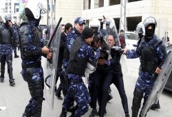 الاتحاد الأوروبي يدين اعتقال السلطة للنشطاء السلميين