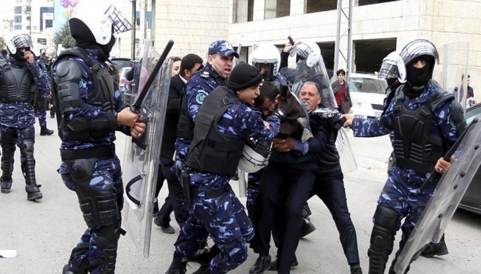 الاتحاد الأوروبي يدين اعتقال السلطة للنشطاء السلميين