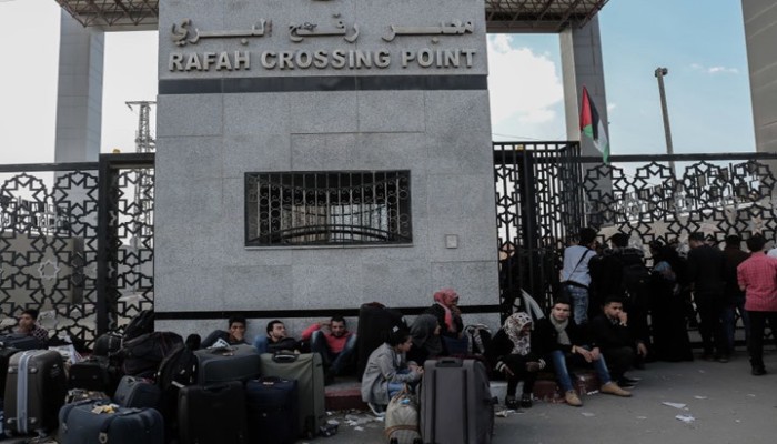 وزير صهيوني سابق يشكر نظام الانقلاب على إغلاق معبر رفح