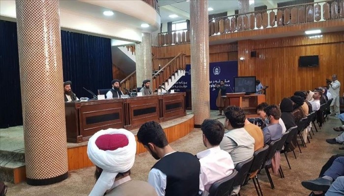 طالبان تحظر نقل الدولار والآثار خارج أفغانستان