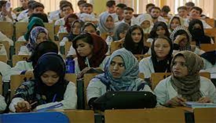طالبان تعلن السماح للنساء بارتياد الجامعة لكن دون اختلاط