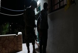 الاحتلال يعتقل 8 فلسطينيين في الضفة